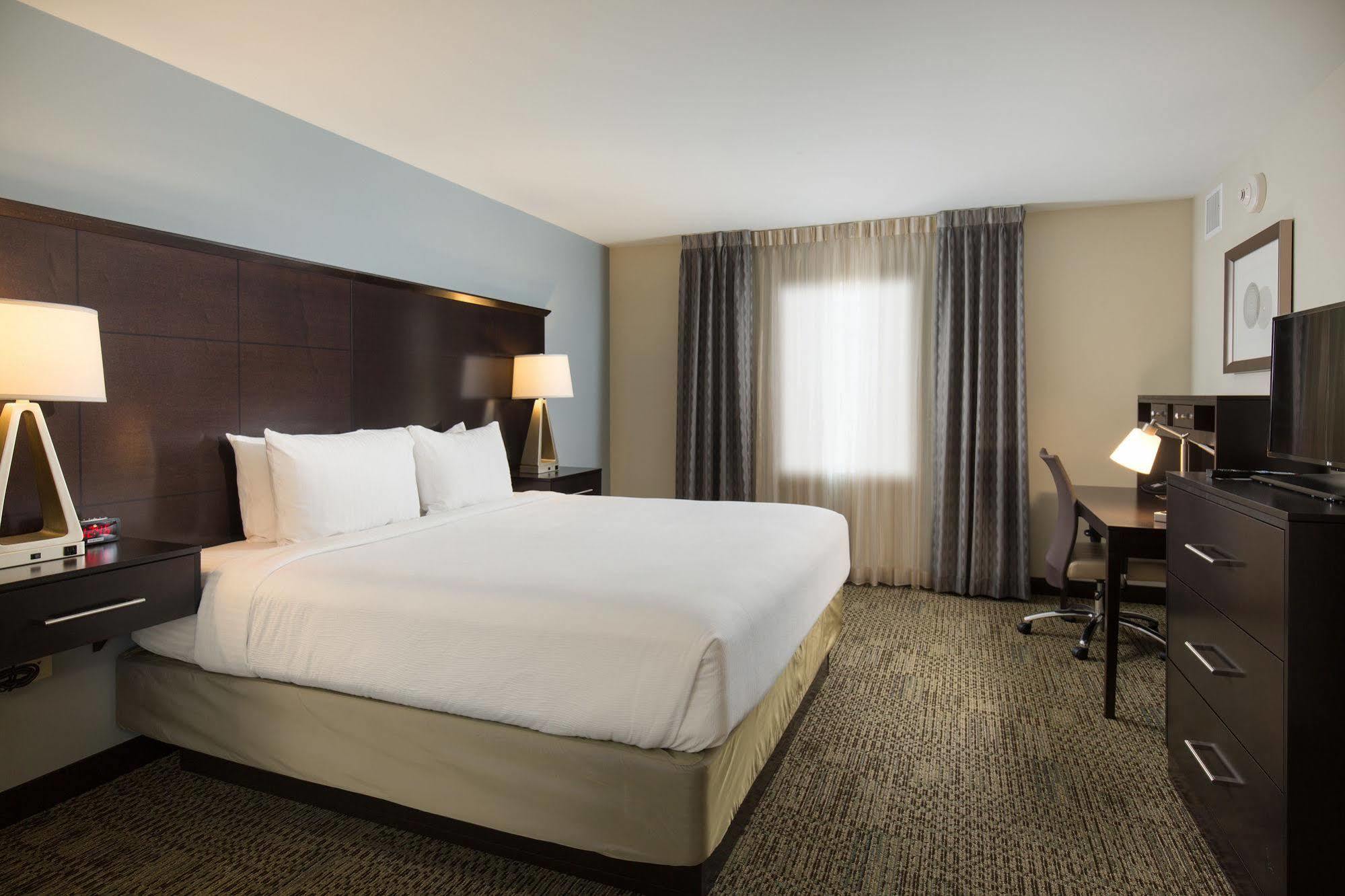 Staybridge Suites Corona South By Ihg Экстерьер фото